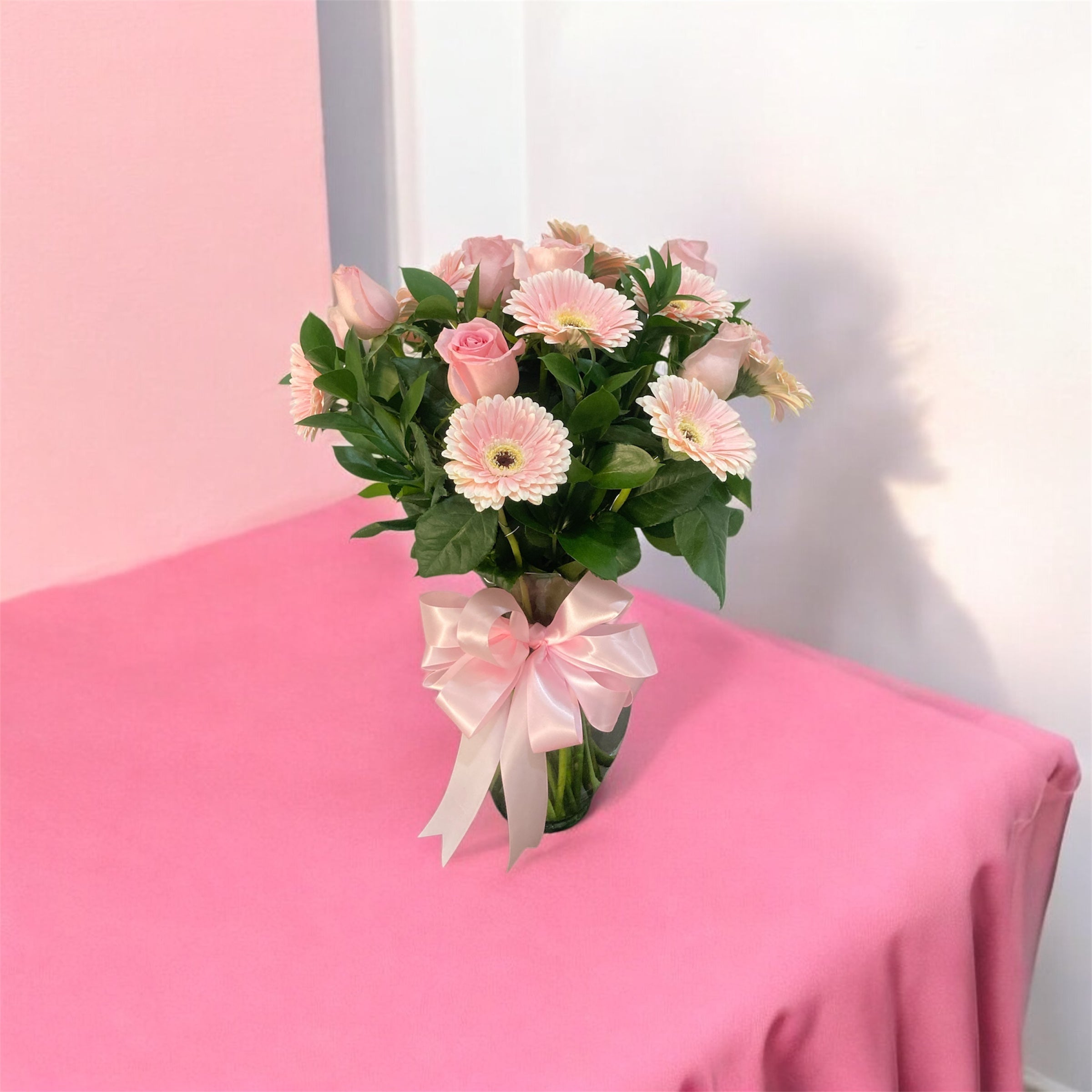 Arreglo Rosas y Gerberas Rosadas