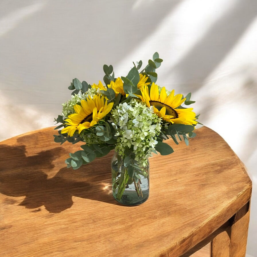 Arreglo de Girasoles con Hortensias Premium