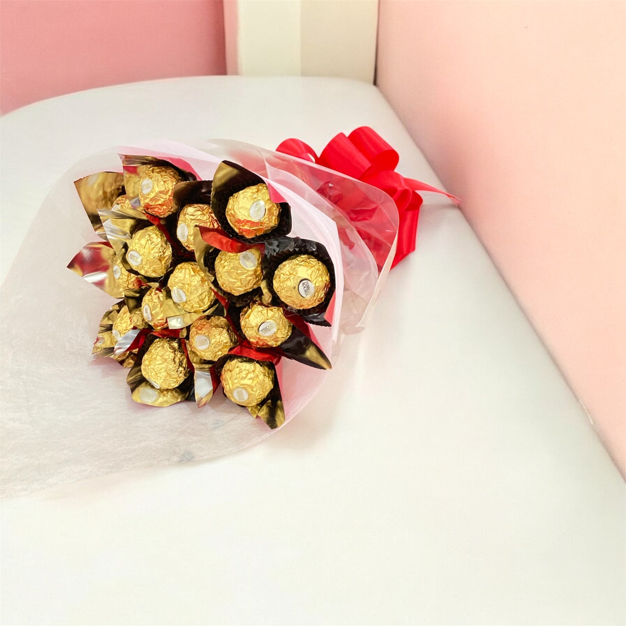 Ramo de 16 Chocolates Amor Dorado