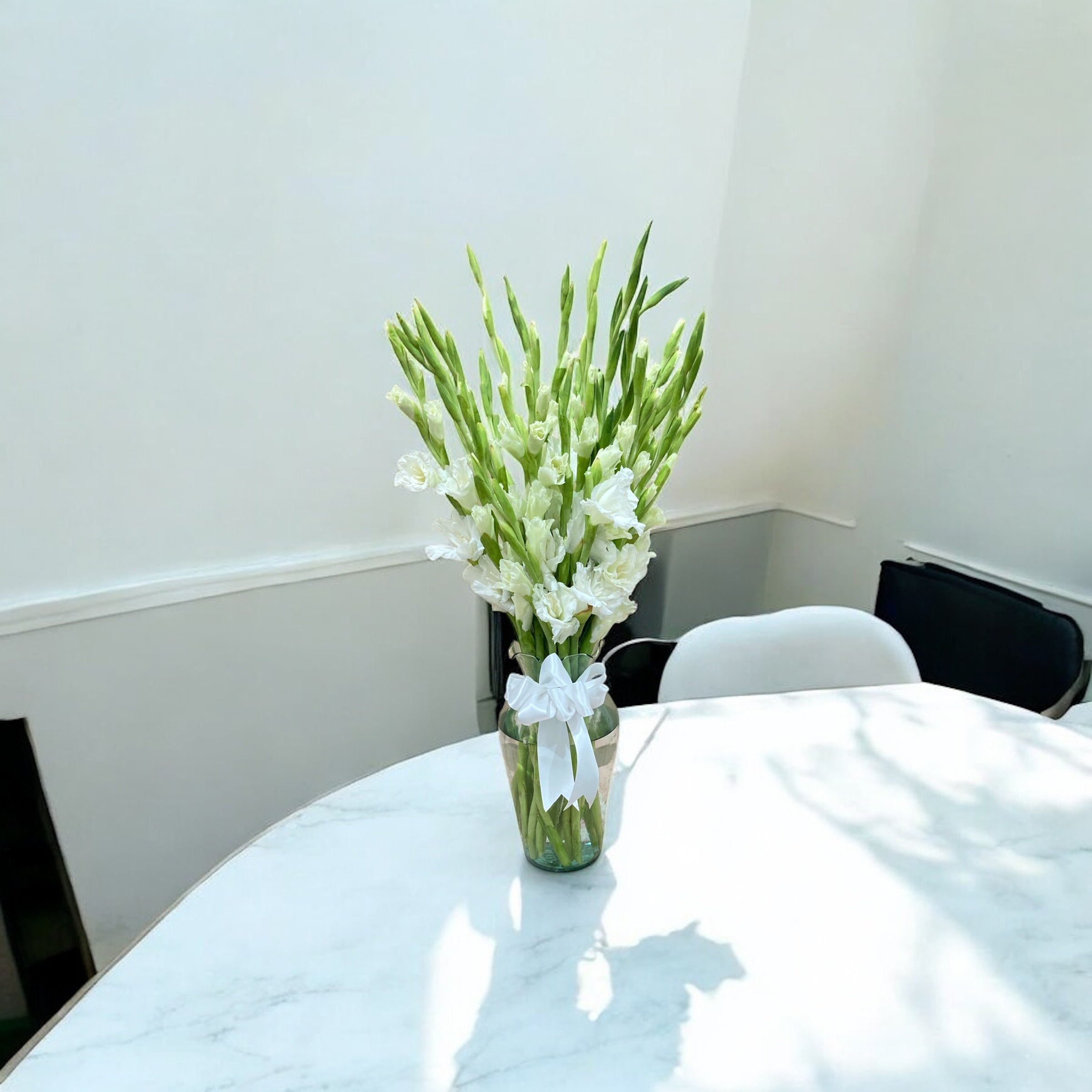 Gladiolas Blancas | Arreglo Floral Elegante a Domicilio